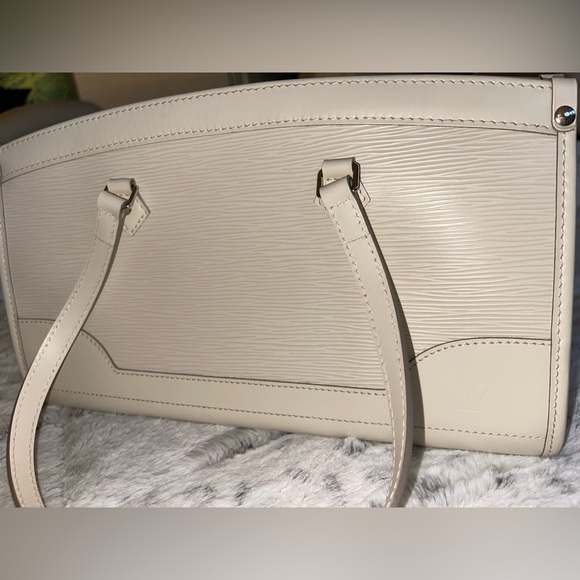 Authentic Louis Vuitton Madeleine PM Epi Ivory Leather Shoulder Bag - Picture 8 of 12